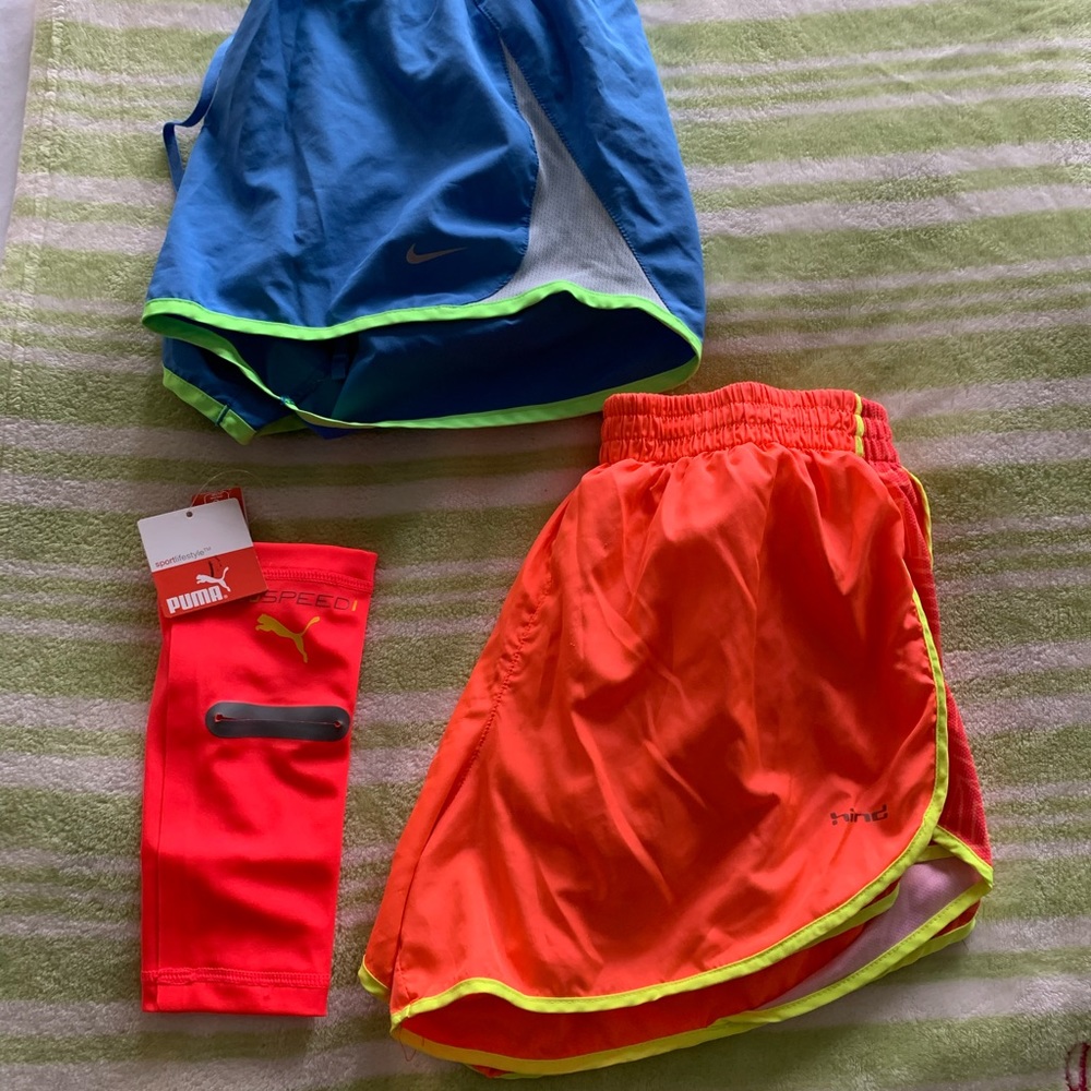 Athletic shorts / band